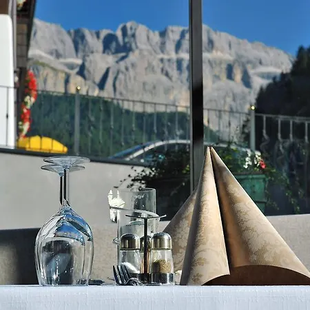 Des Alpes 3*